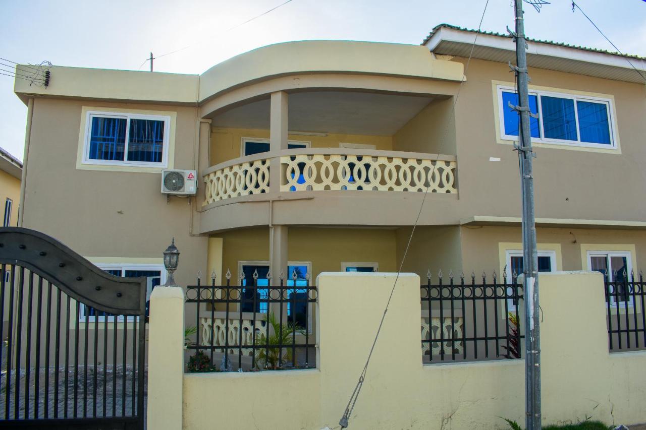 Brannic Lodge Acra Exterior foto